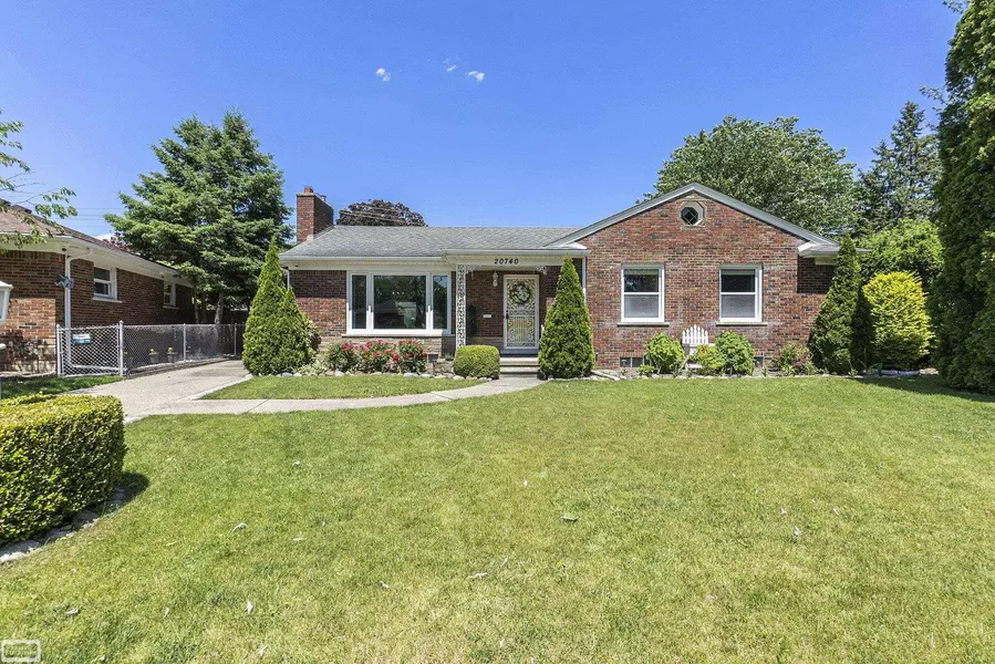 20740 Virginia Lane, Grosse Pointe Woods, MI 48236