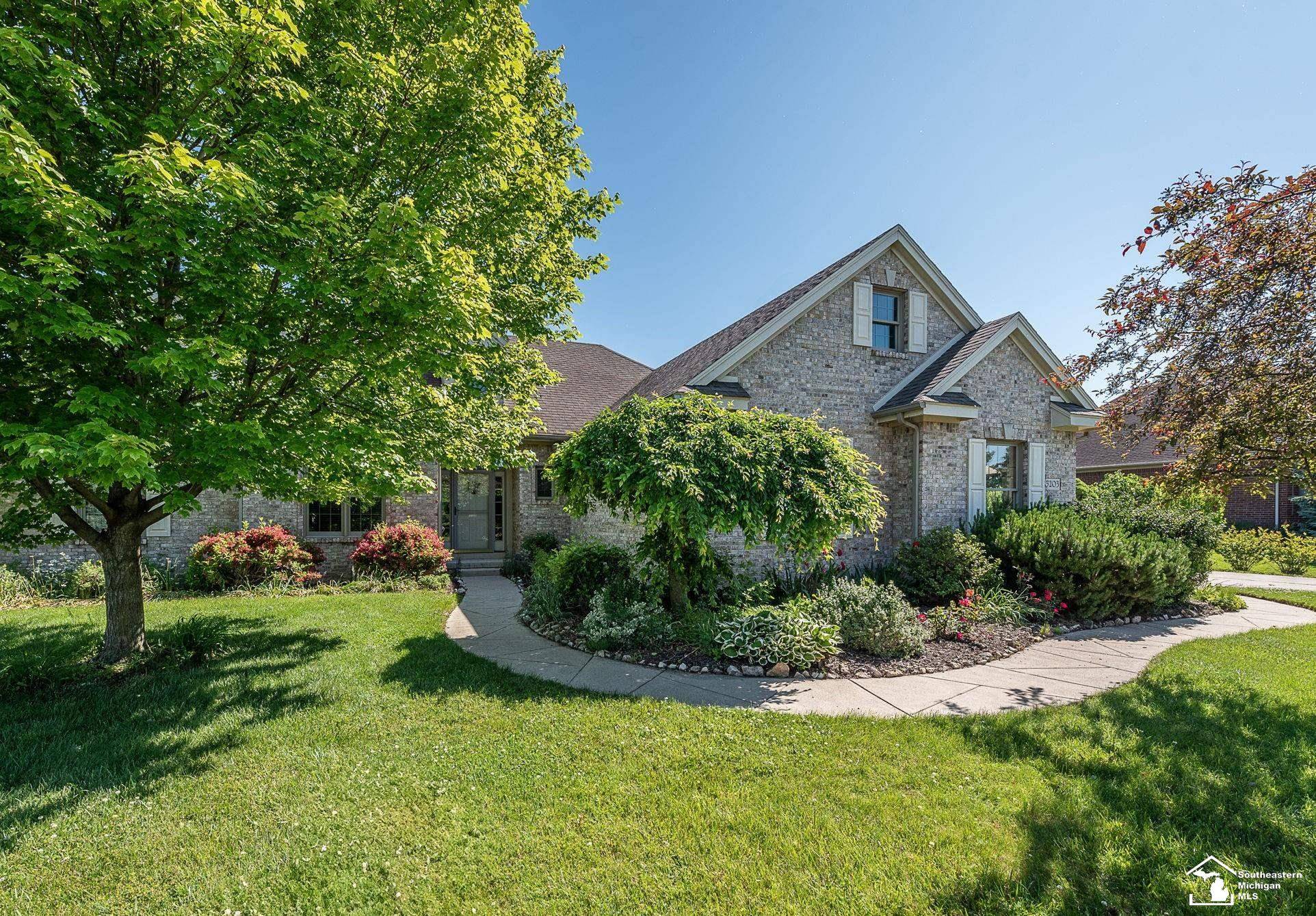15203 Woodpine Drive,  Monroe,  MI 48161