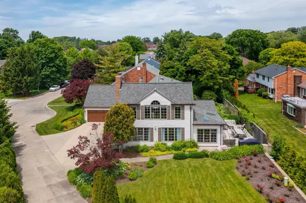 Grosse Pointe, MI 48230,4 Lakeside Court