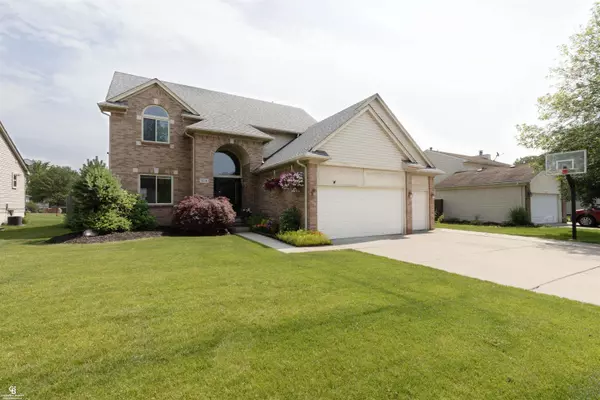 51730 Kings Pointe Drive, New Baltimore, MI 48047