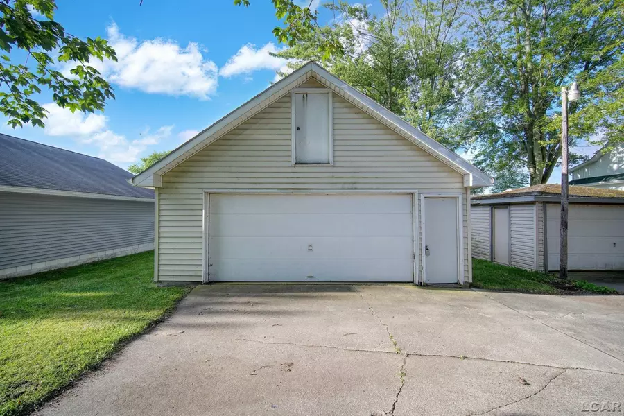 2000 Paradise Park Street, Manitou Beach, MI 49253