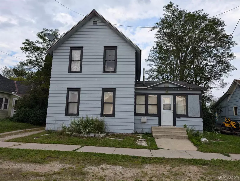 132 N 2nd Street, Manistique, MI 49854