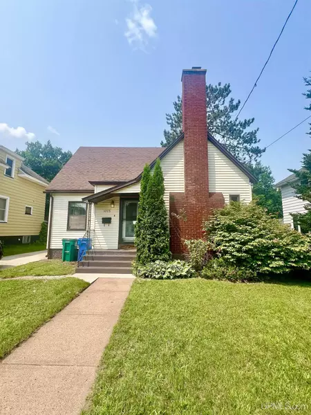 1025 Pine Street, Marquette, MI 49855