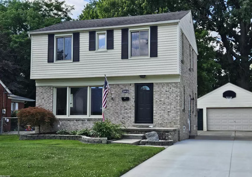 20910 Manchester Street, Harper Woods, MI 48225