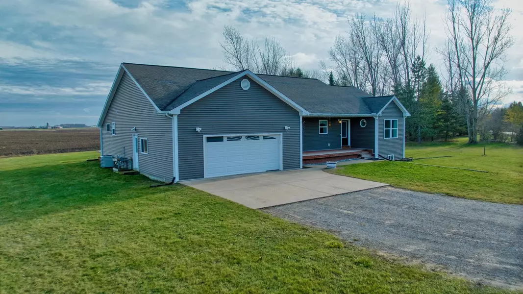 5749 S 11 Mile Road, Freeland, MI 48623