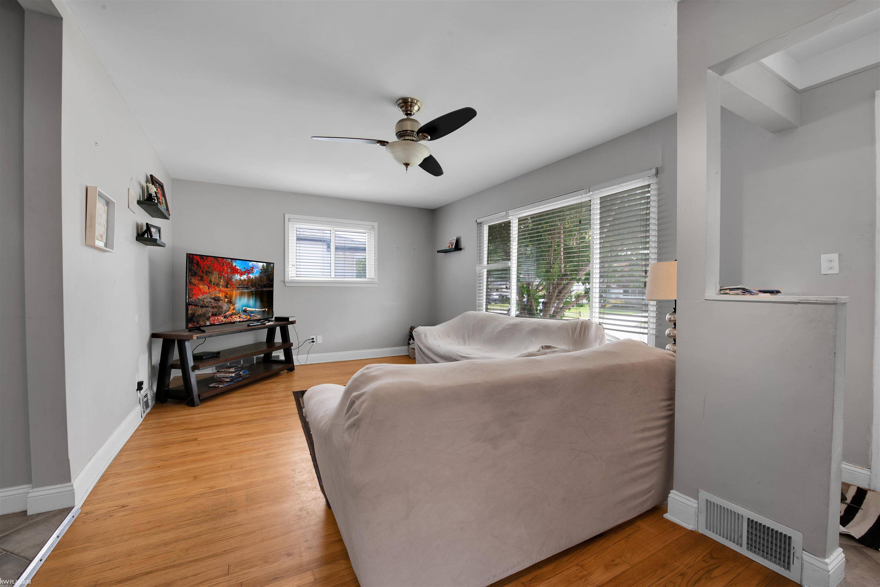 Saint Clair Shores, MI 48082,23613 Elmira Street