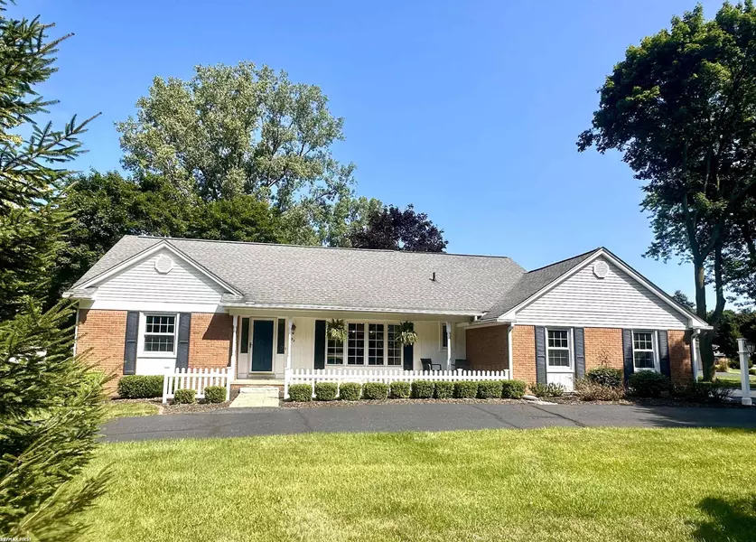 482 E Maryknoll Road, Rochester Hills, MI 48309