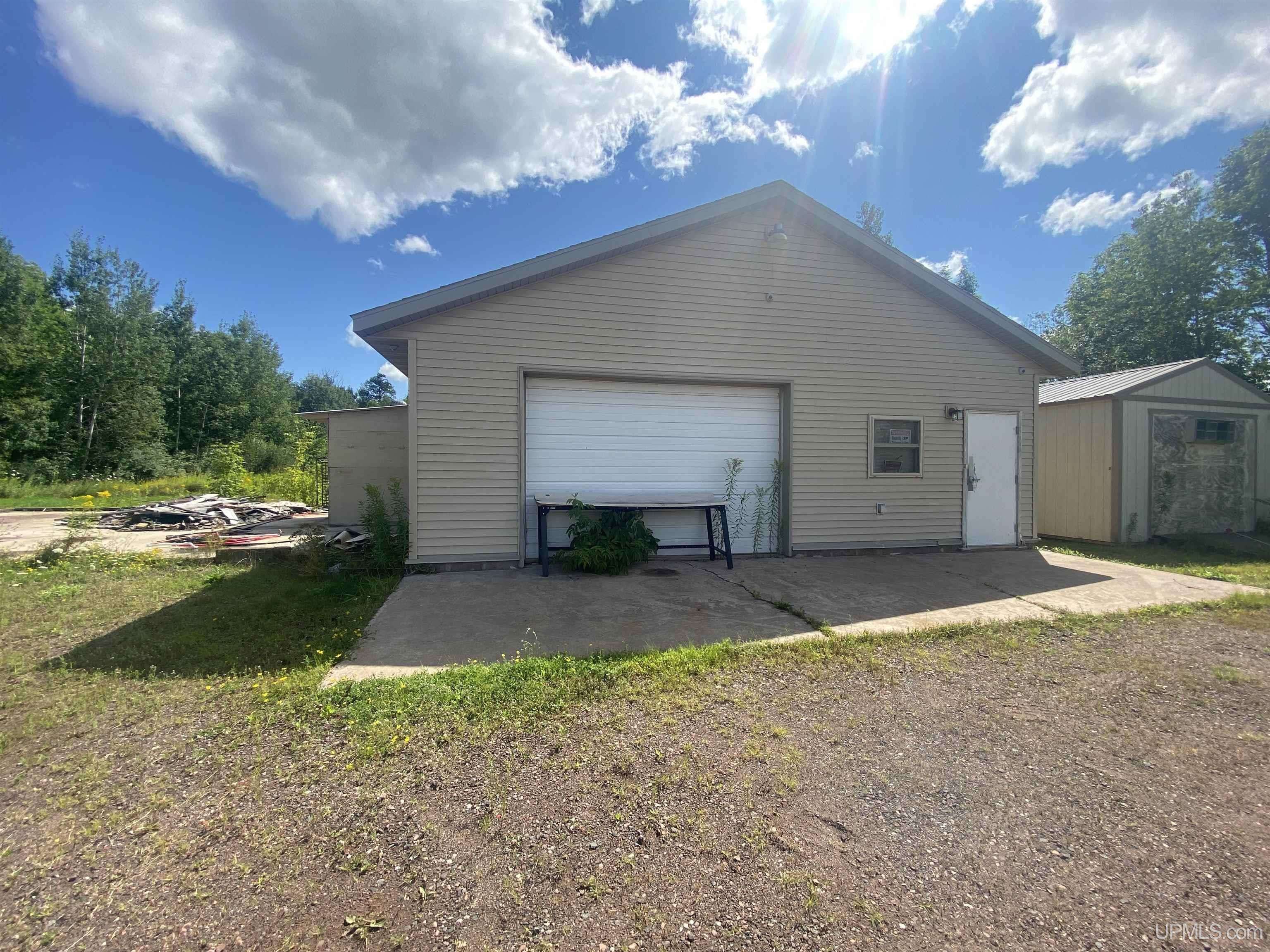 Wakefield, MI 49968,100 Commercial Lane