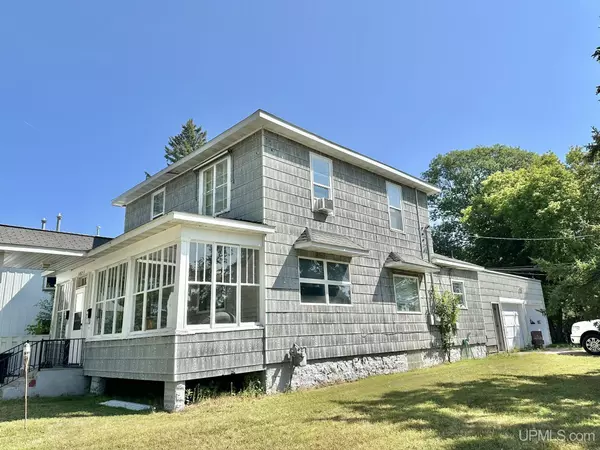 1025 River Avenue, Iron Mountain, MI 49801