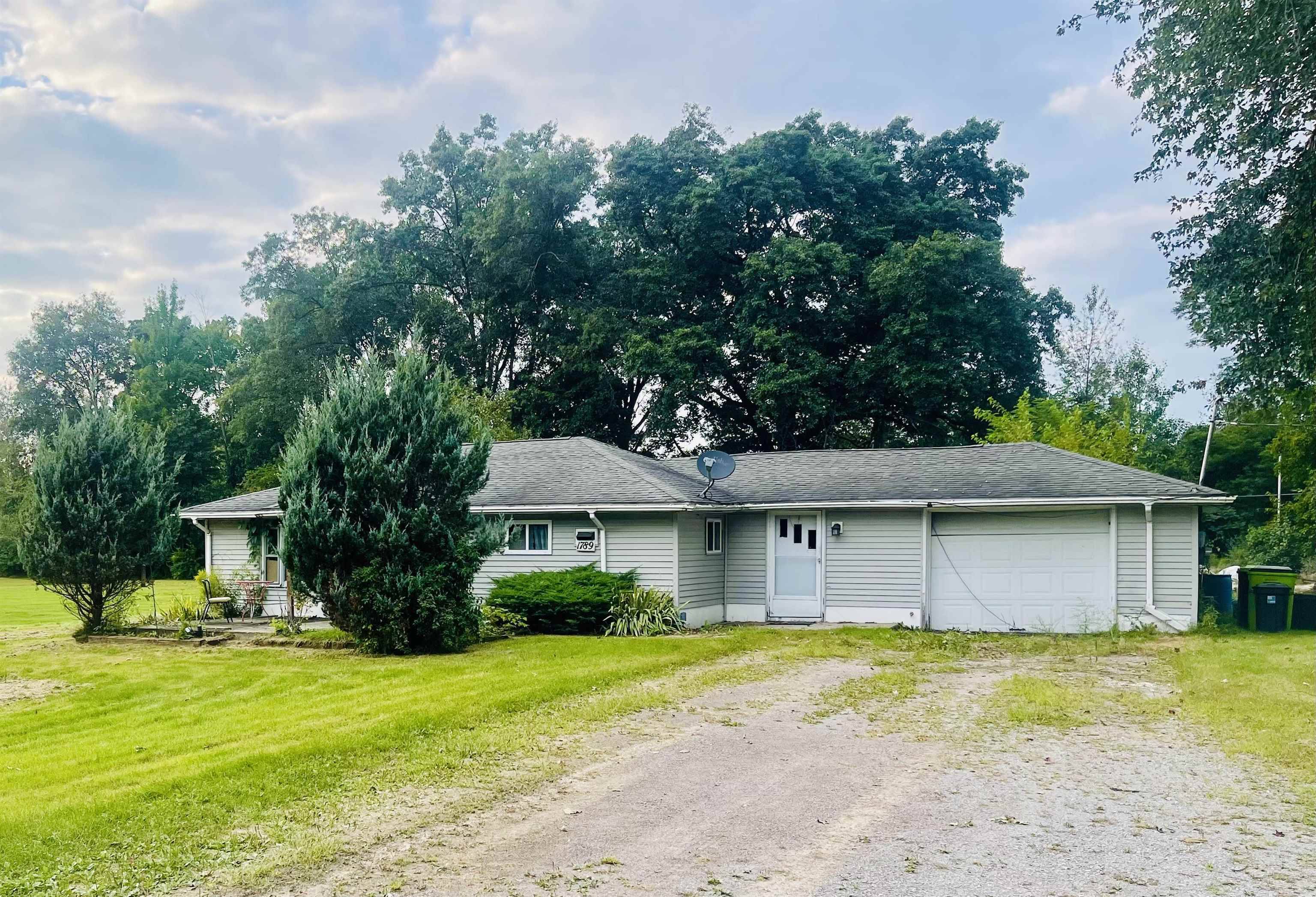1789 E Erickson Road,  Pinconning,  MI 48650