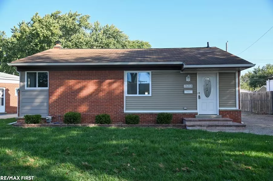 21213 Parkway Street, Saint Clair Shores, MI 48082