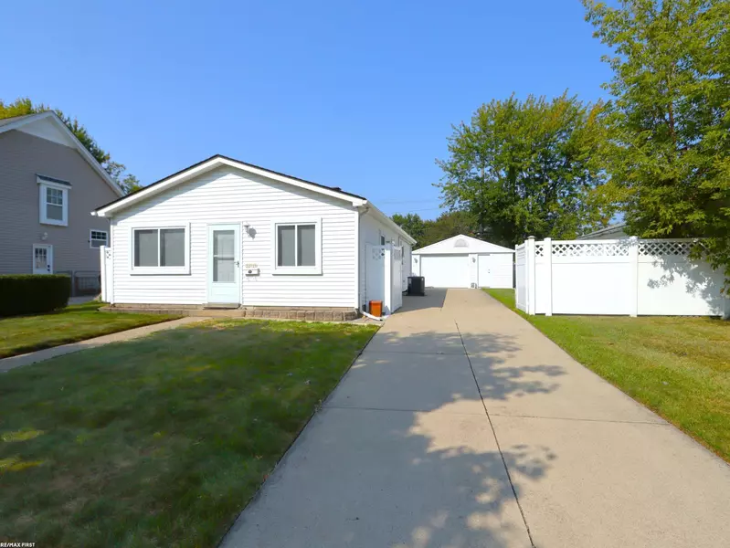 22721 Avon Street, Saint Clair Shores, MI 48082-1338