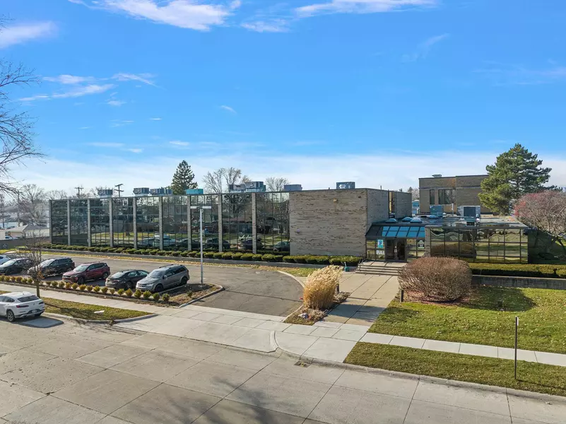 17200 E 10 Mile Road, Eastpointe, MI 48021