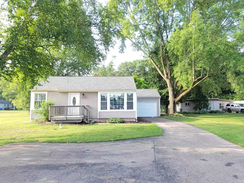 7029 Silver Lake Road, Linden, MI 48451