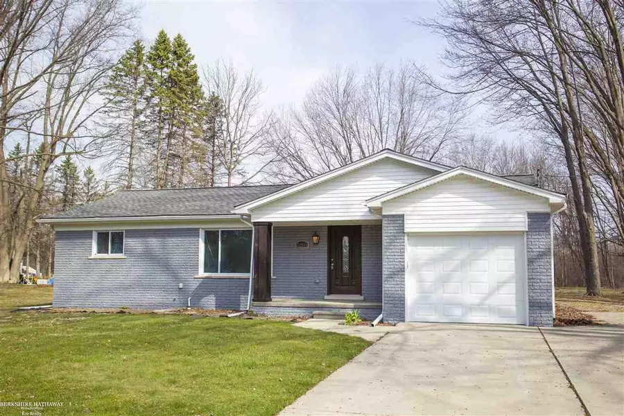 22905 Glenwood Street, Clinton Township, MI 48035-2934