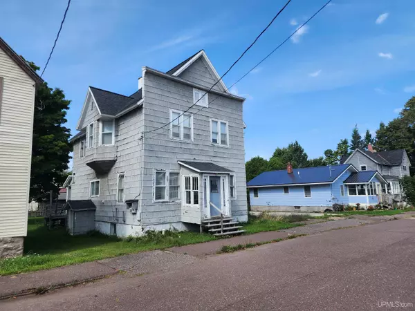 16 Vivian Street, Allouez, MI 49901