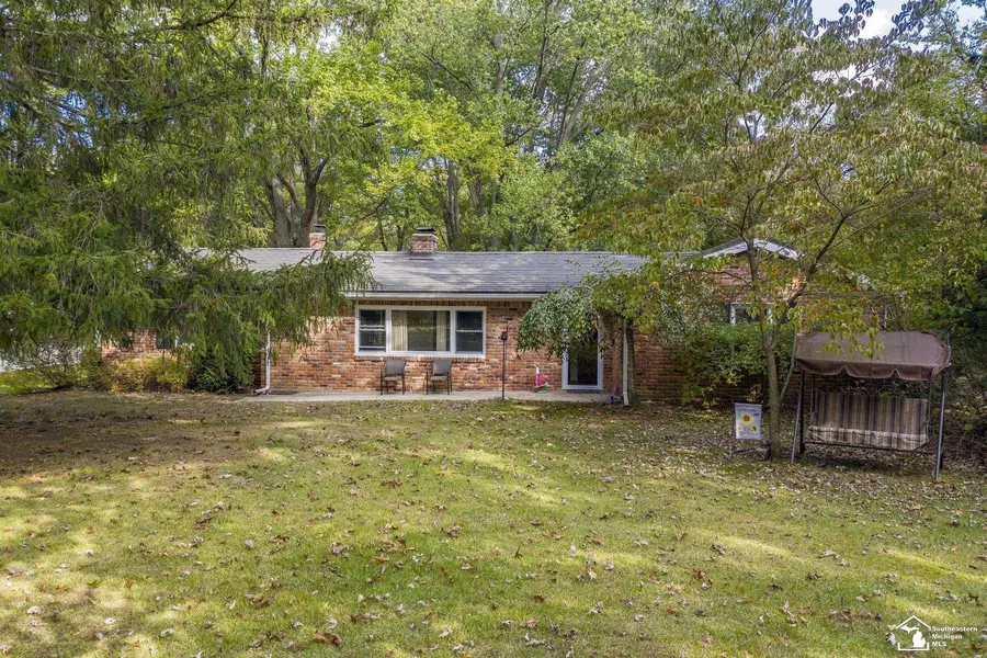 7712 Secor Road, Lambertville, MI 48144