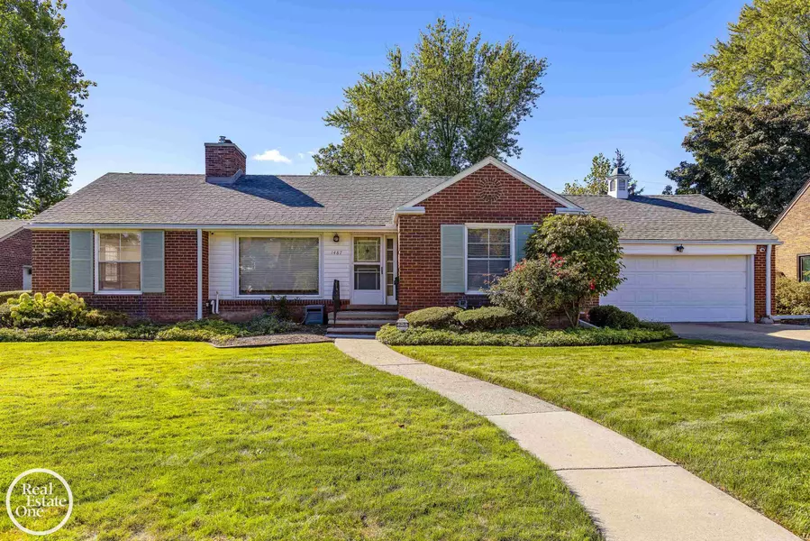 1487 N Renaud Road, Grosse Pointe Woods, MI 48236