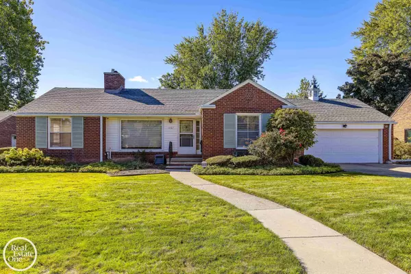 1487 N Renaud Road,  Grosse Pointe Woods,  MI 48236