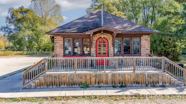 403 N 17th Street, Gladstone, MI 49837