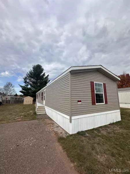 55 E Riling Street, Gwinn, MI 49841