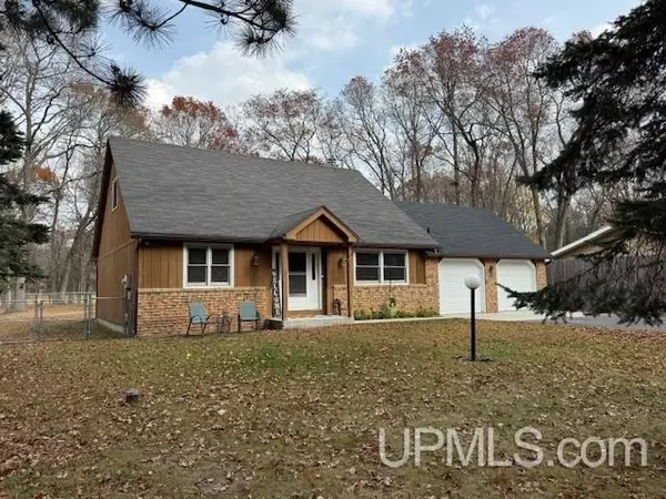 Gladstone, MI 49837,7238 S Lake Bluff 0.5 Drive