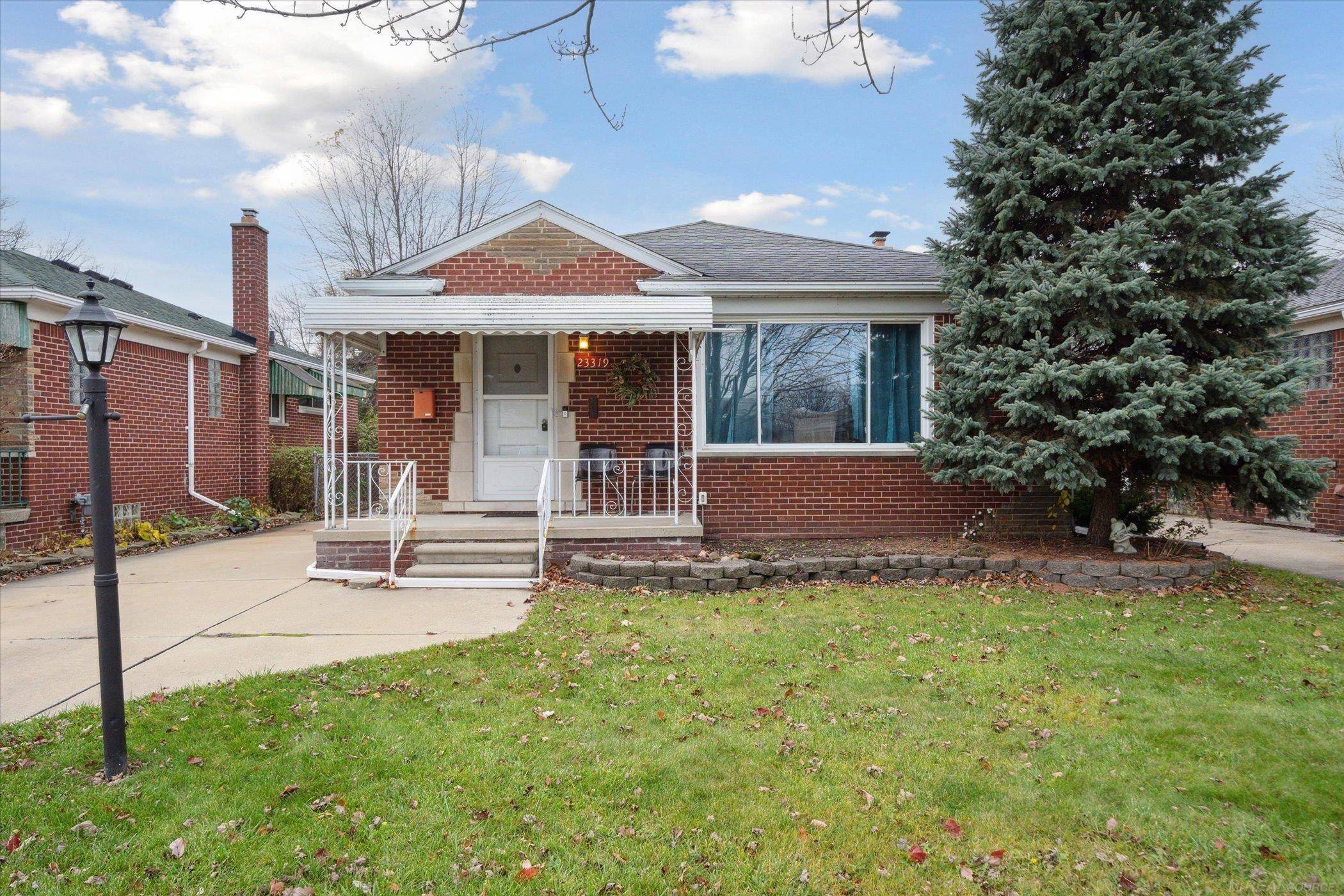 Eastpointe, MI 48021-4436,23319 Courtland Avenue