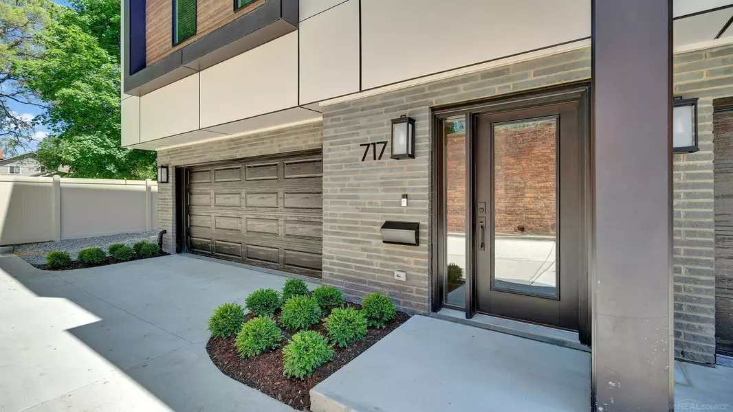 717 E 11 Mile Road, Royal Oak, MI 48067