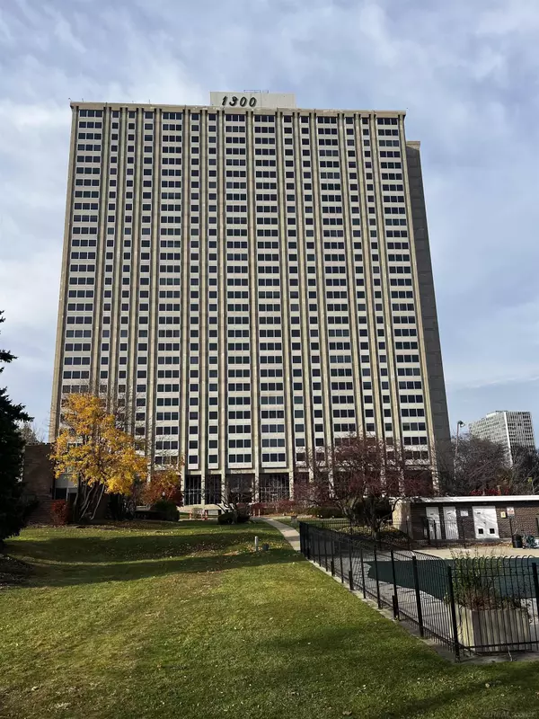 1300 East Lafayette  unit# 1002 Avenue, Detroit, MI 48207