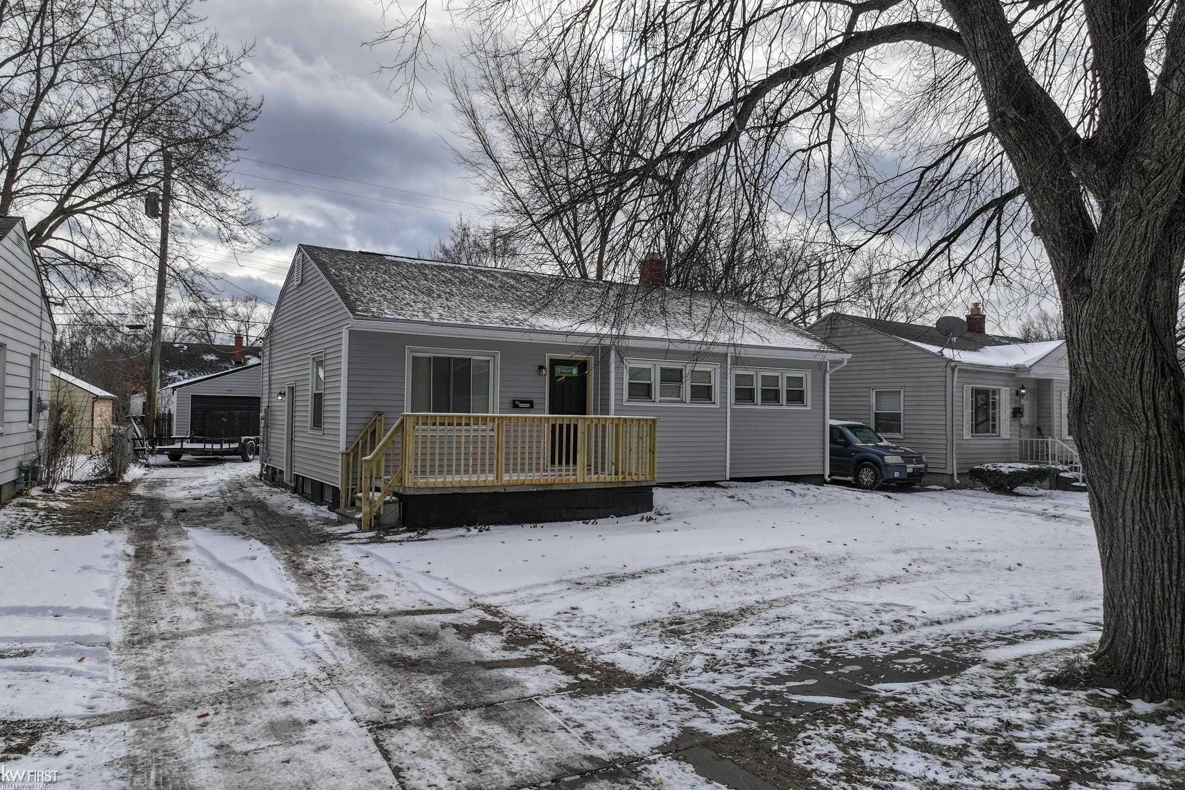 1421 Berrywood Lane, Flint, MI 48507