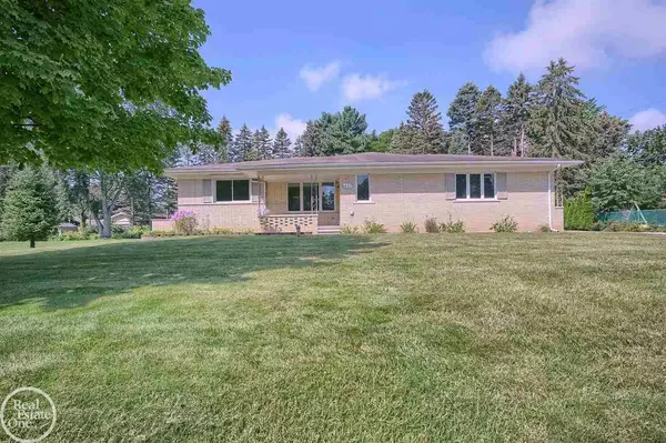 54327 Horizon Drive, Shelby Twp, MI 48316-1718