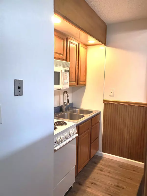 Bay City, MI 48706,6202,6210 Tennis (2 Units) Court