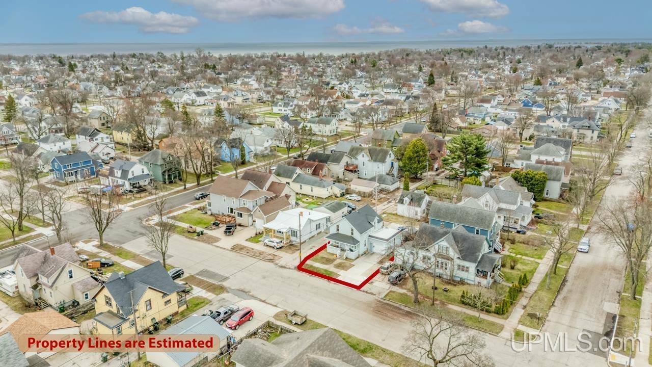 1617 S 2nd Avenue, Escanaba, MI 49829