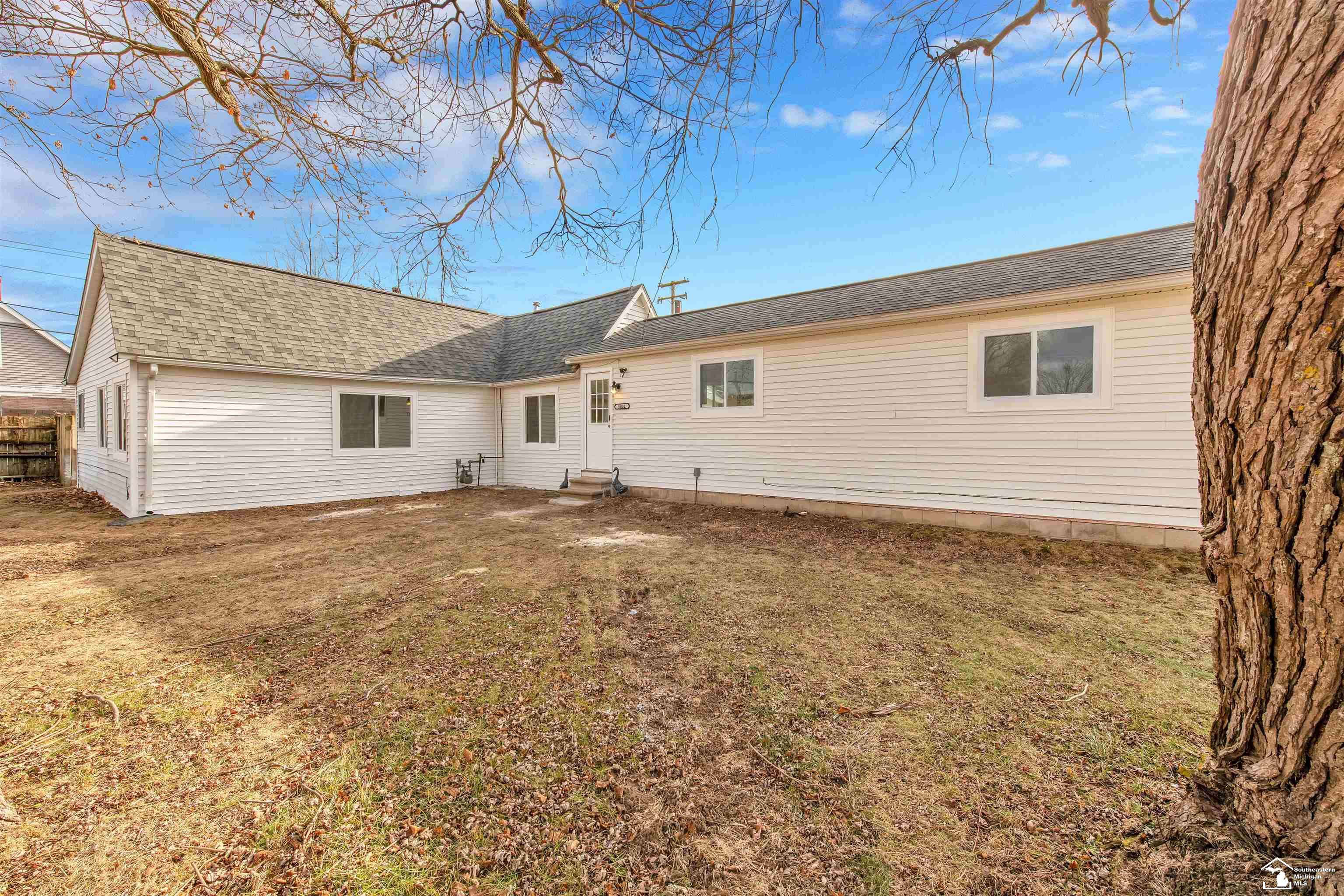 Newport, MI 48166,5952 Lakeview Street