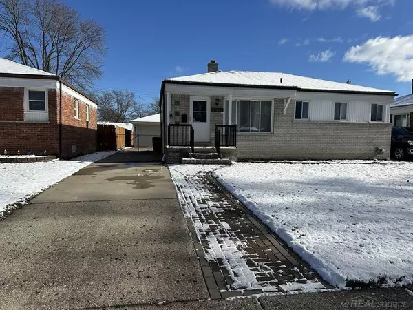 27212 Grant St Street, Saint Clair Shores, MI 48081