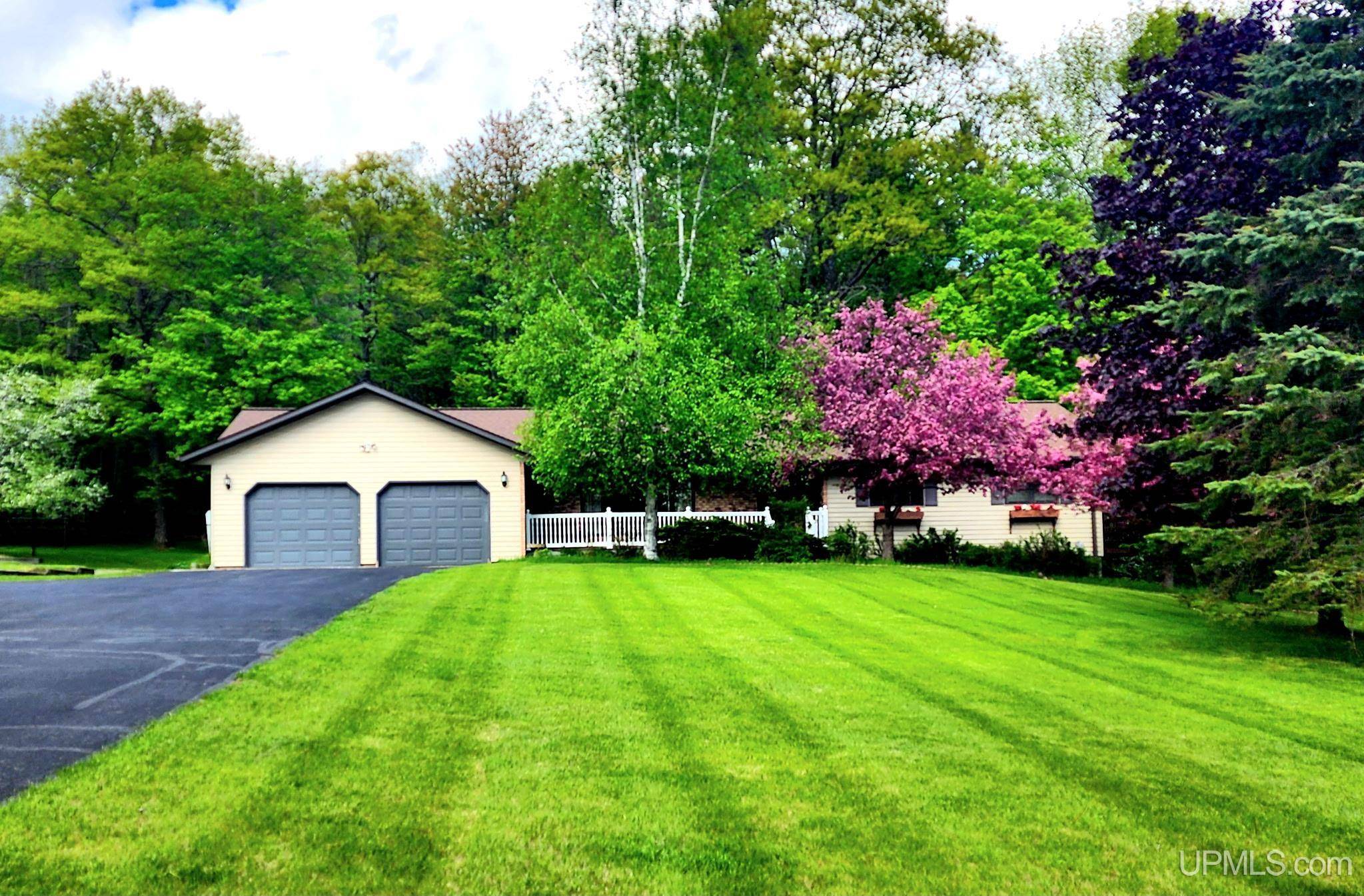 W5940 Springview Drive, Norway, MI 49870