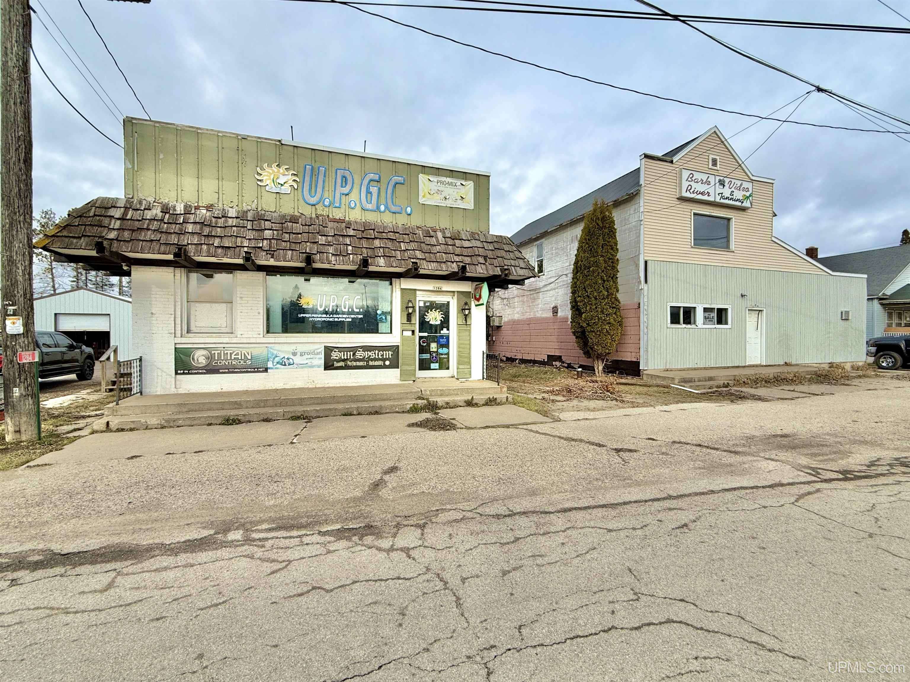 1284 & 1288 12th Road, Bark River, MI 49807