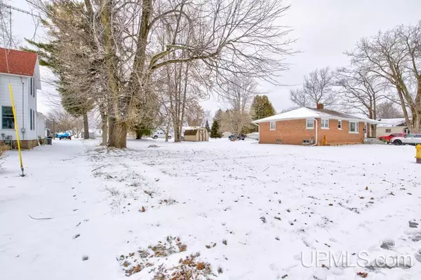 4017 North Shore Drive, Menominee, MI 49858
