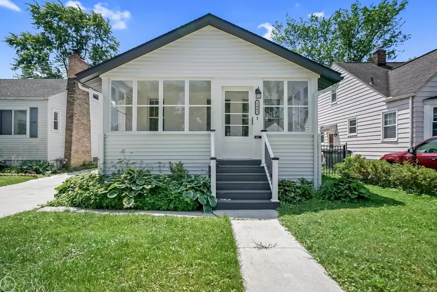 1047 Harvard Road, Berkley, MI 48072