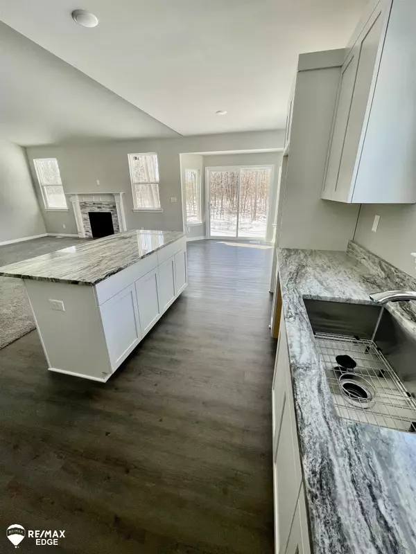 Grand Blanc, MI 48439,8128 Peninsula Circle