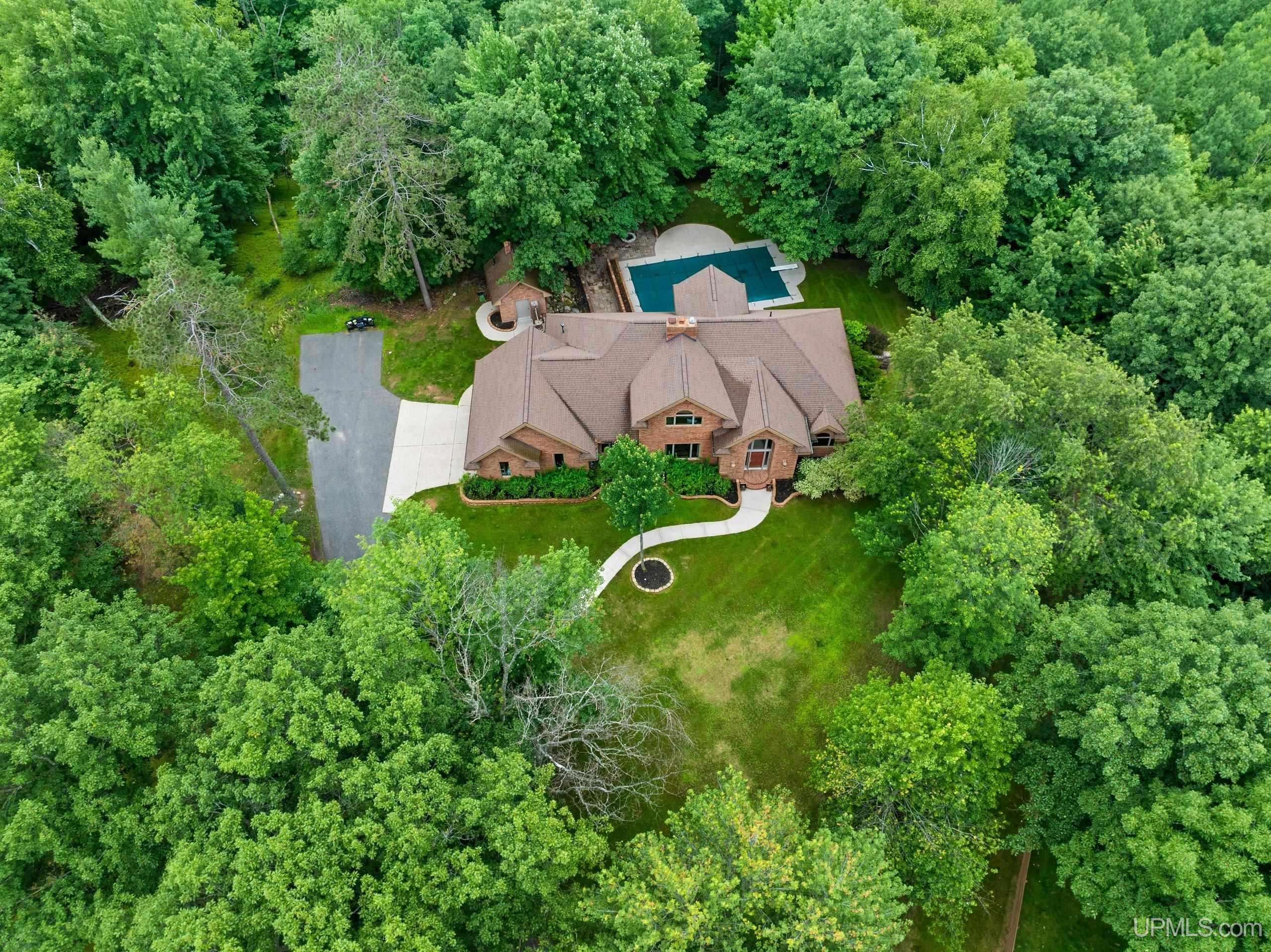 Kingsford, MI 49802,860 Evergreen Court