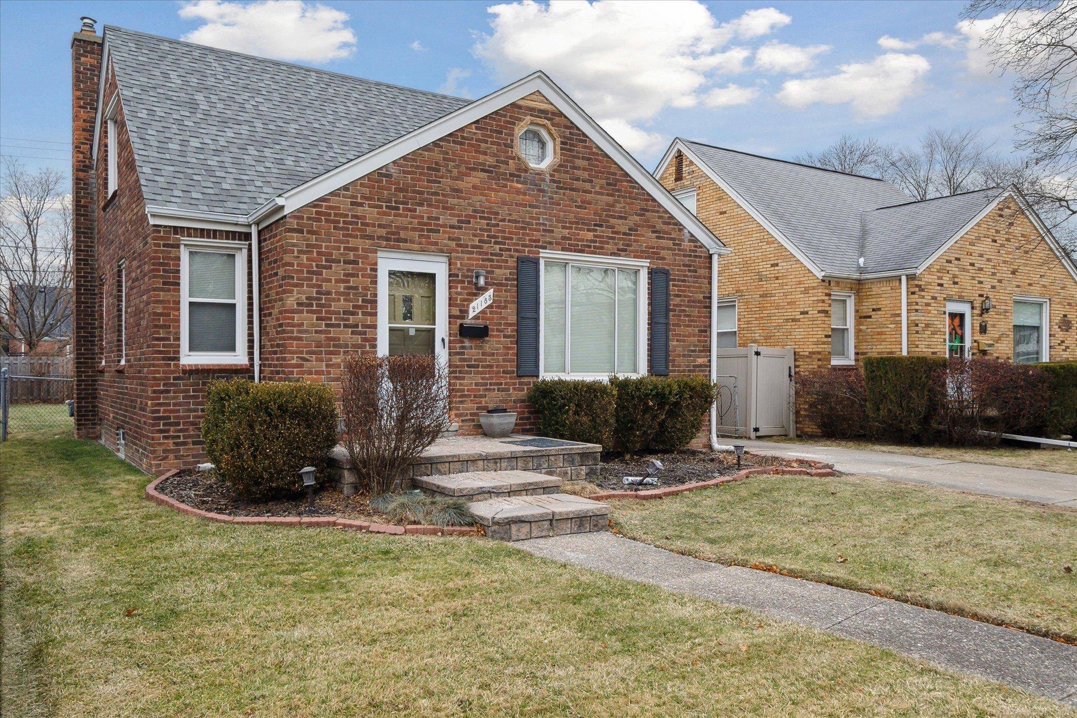 Harper Woods, MI 48225,21183 Country Club Drive