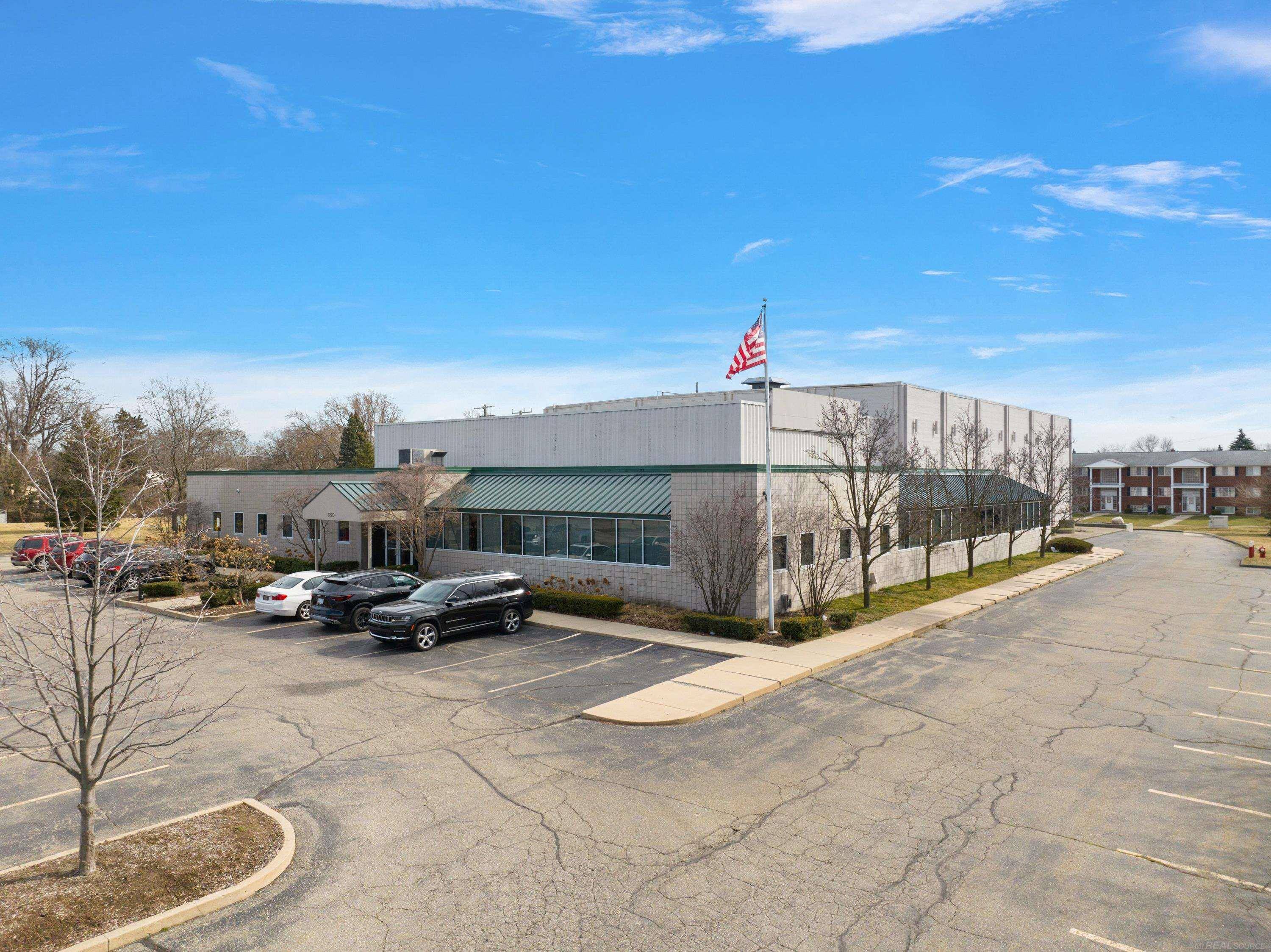 8220 Irving Road, Sterling Heights, MI 48312
