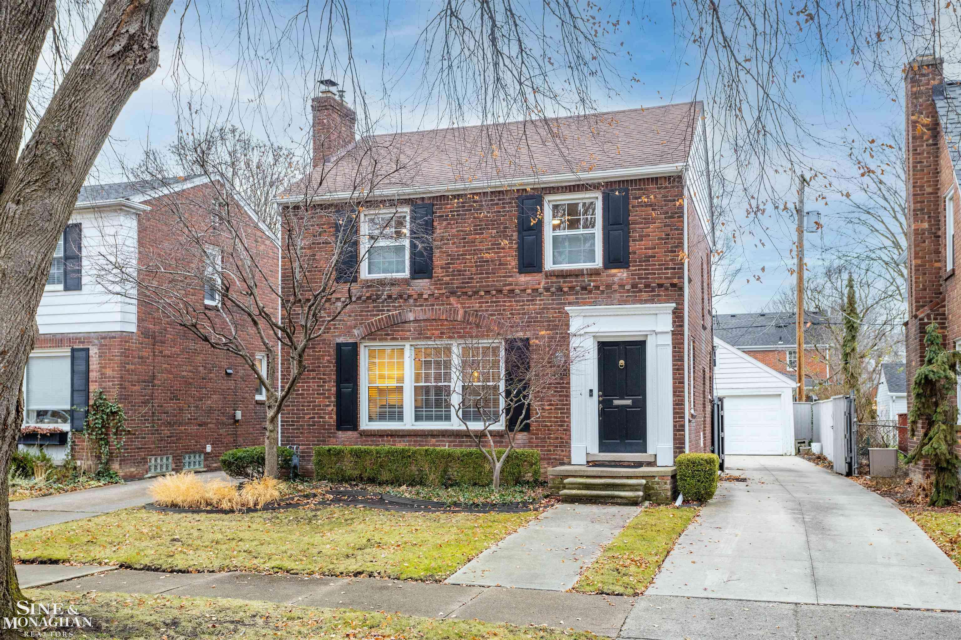 454 Cloverly Road, Grosse Pointe Farms, MI 48236