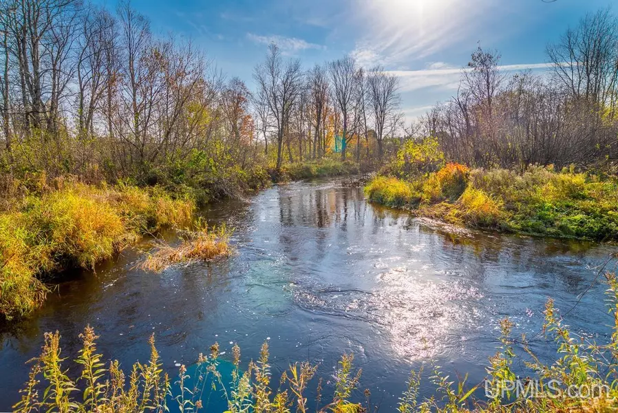 Chocolay R. Sec US41 Highway, Skandia, MI 49885