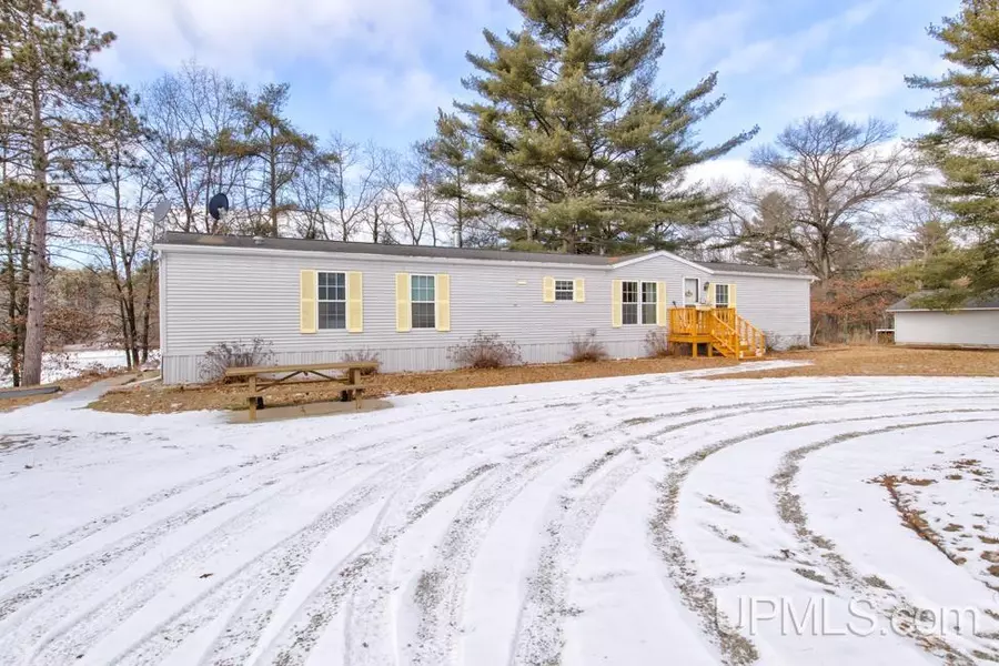 N2705 River Drive, Wallace, MI 49893