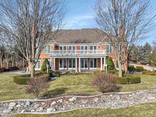 217 Lake Shore Road, Grosse Pointe Farms, MI 48236