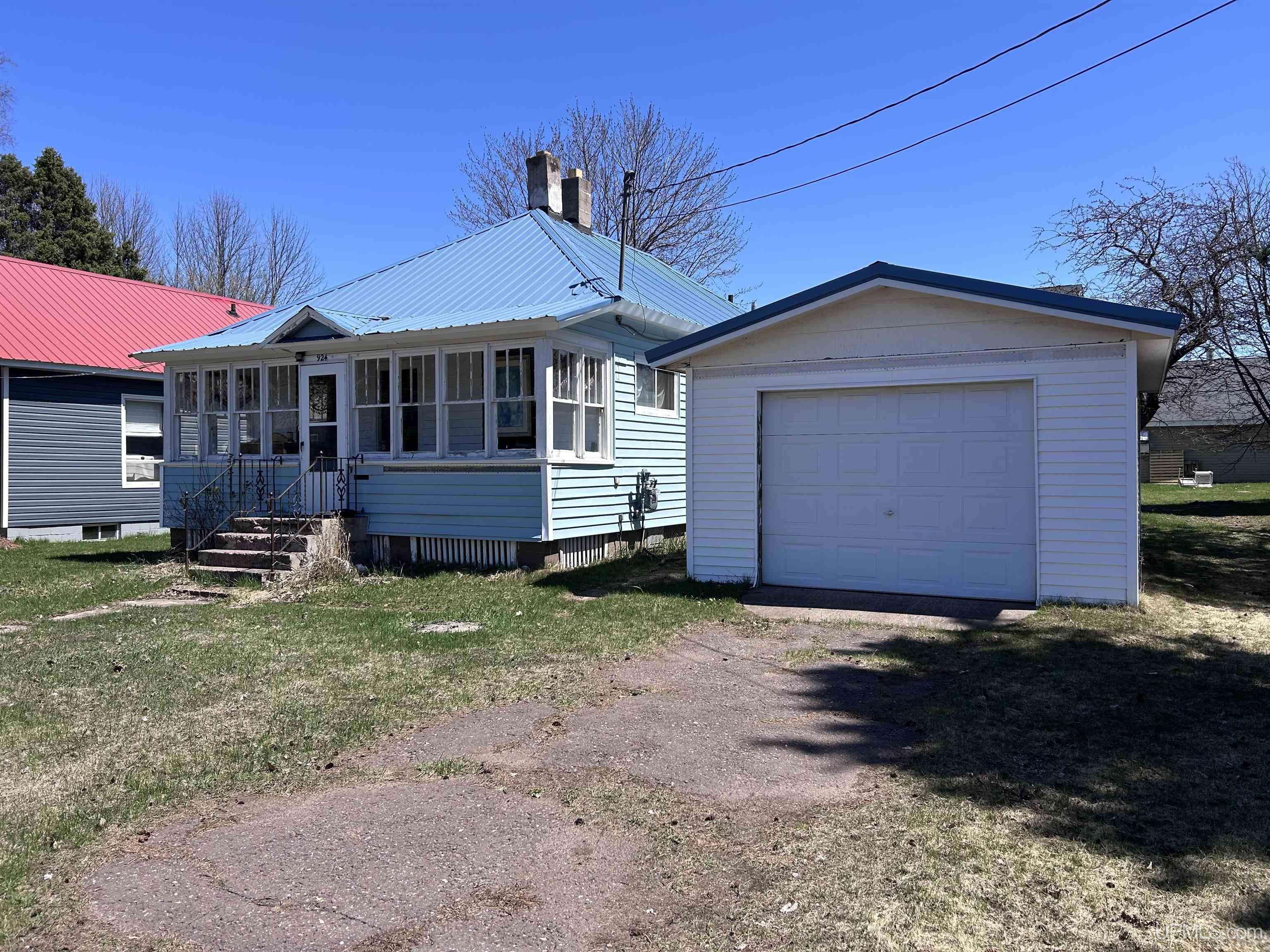 924 Douglas Boulevard, Ironwood, MI 49938