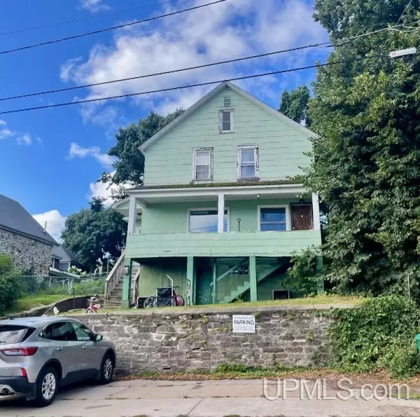 615 W Baraga Avenue, Marquette, MI 49855