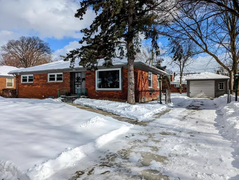 18930 Alstead Street, Grosse Pointe Woods, MI 48236